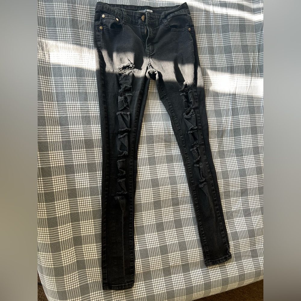Black Distressed jeans, Sizing correct sizing is 5.